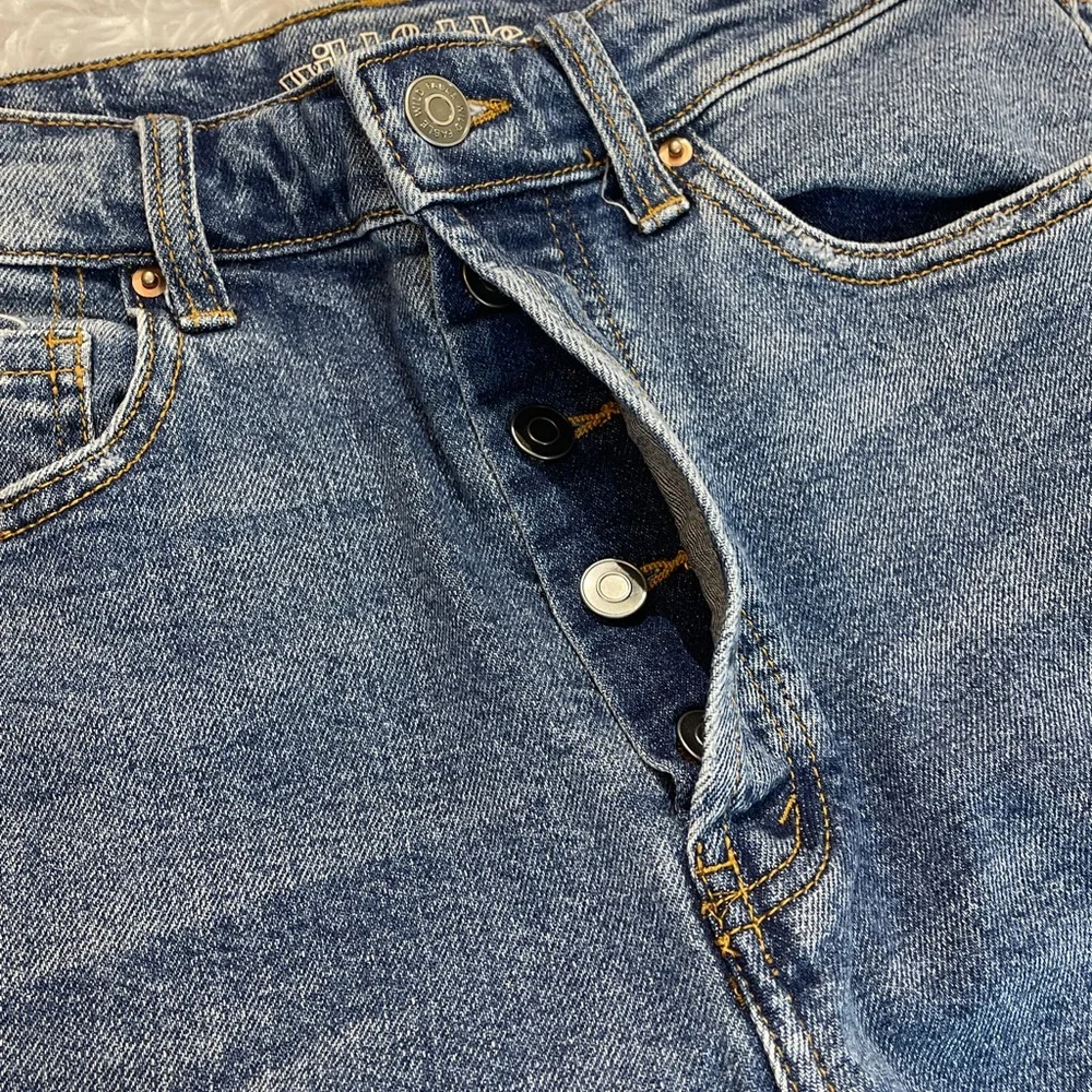 Wild Fable  Distressed Blue Jeans WOMENS 6 HIGH RISE STRAIGHT  BUTTON FLY